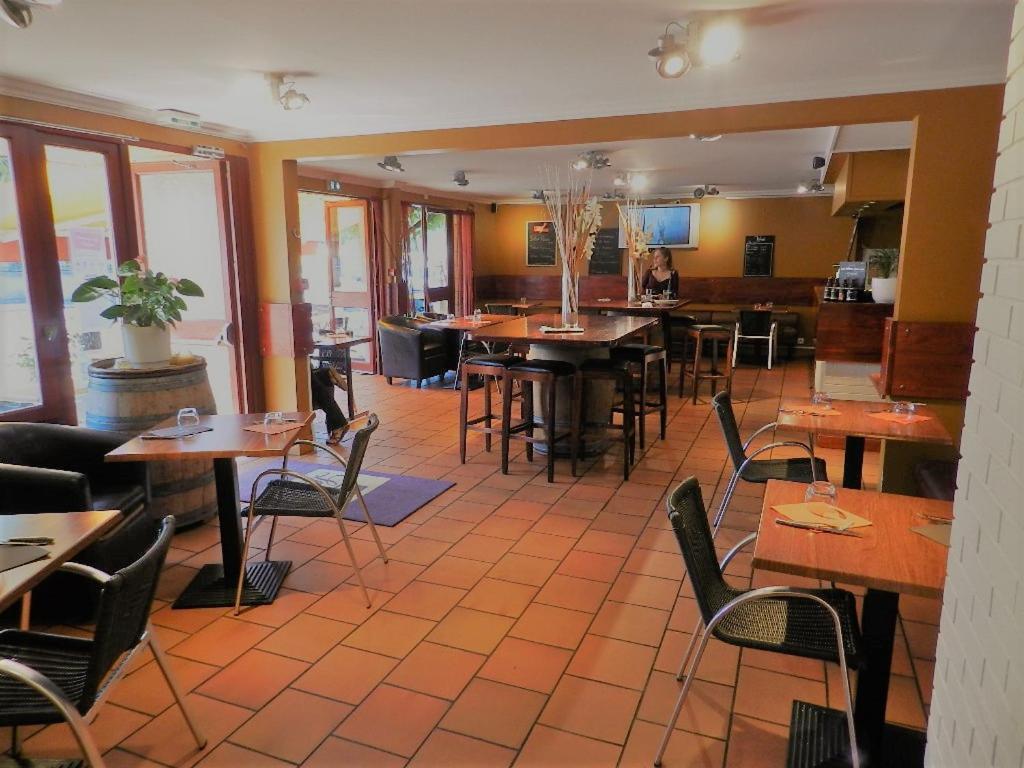 Hotel Logis Les Provinciales 2*