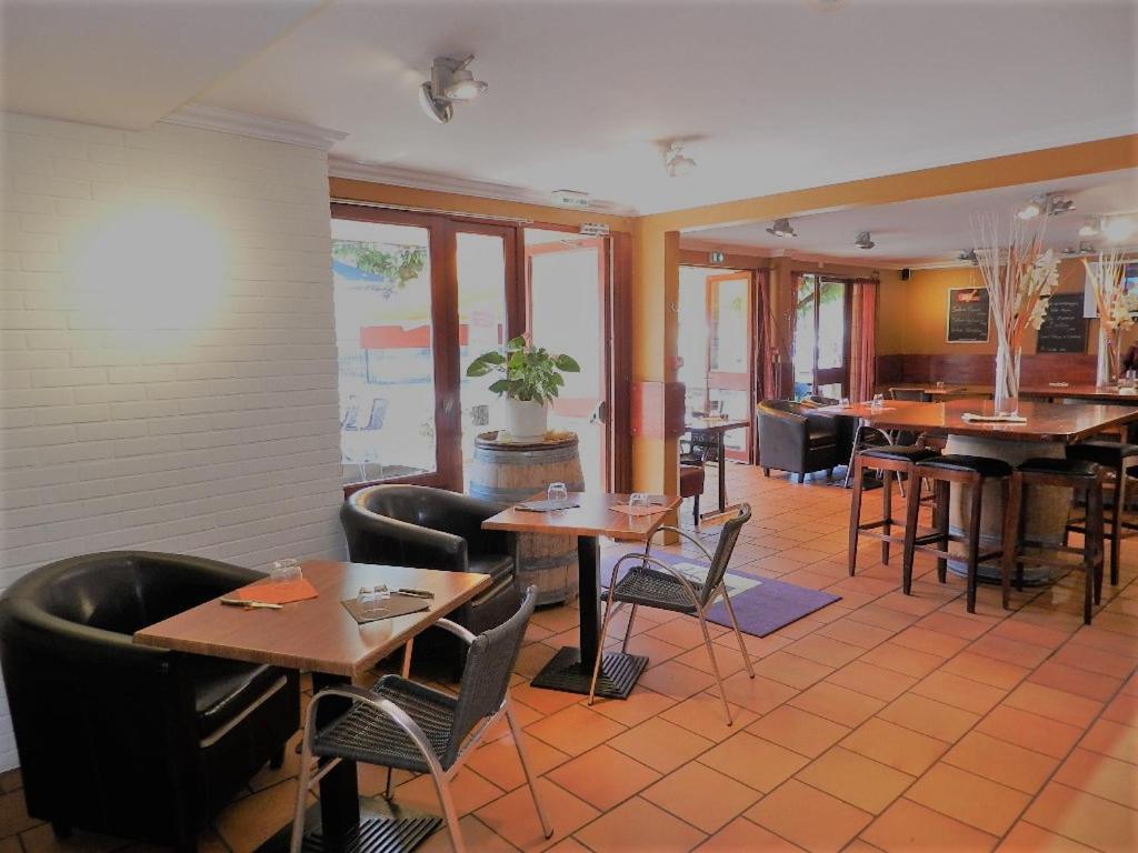 Logis Les Provinciales Hotel 2*