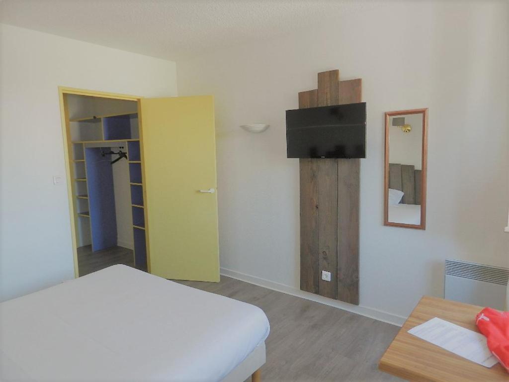 Logis Les Provinciales Hotel 2*