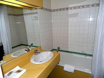 Logis Les Provinciales Hotel Arpajon-sur-Cere