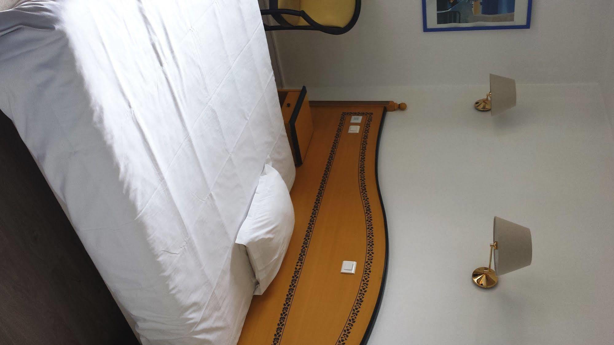 Hotel Logis Les Provinciales 2*